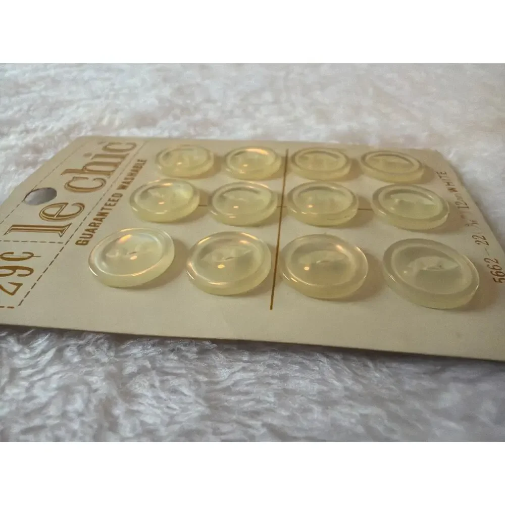 Vintage Le Chic White Clear 2 Hole Sewing Buttons 5662-22 Japan NOS Set of 12